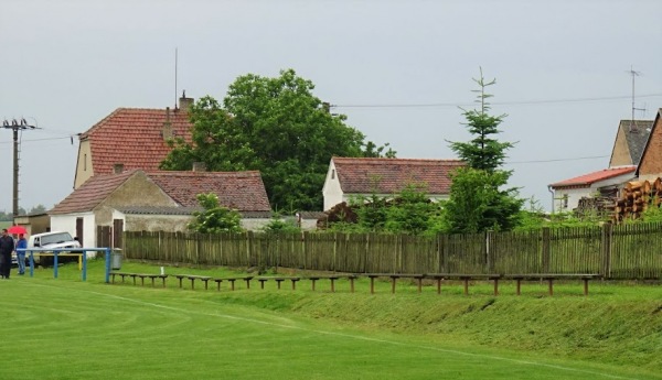 Fotbalove hřiště Pavlice - Pavlice