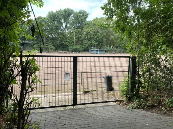 Prälat-Wolker-Anlage / Bezirkssportanlage Mitte Platz 2 - Köln-Ehrenfeld