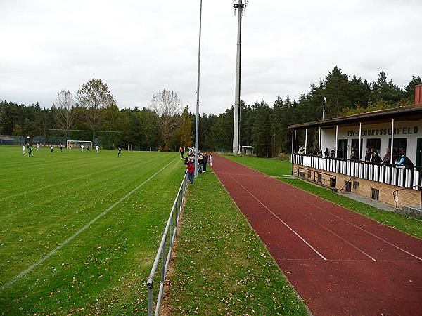 mittlerweile Kunstrasen