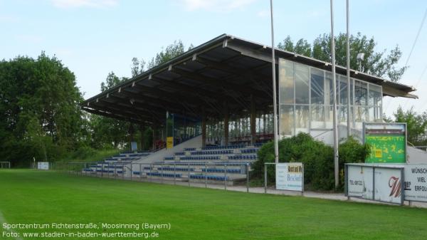 Heinrich-Vogl-Stadion im Sportzentrum Fichtenstraße - Moosinning