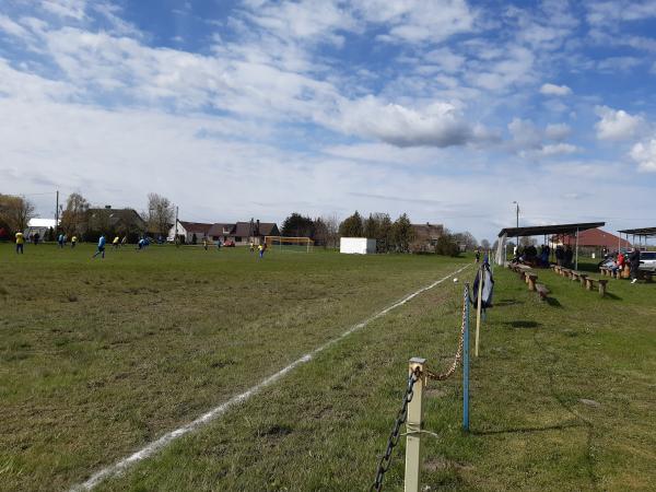 Boisko w Jeniniec - Jeniniec