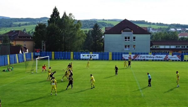 Stadion na Zelničkách - Strání