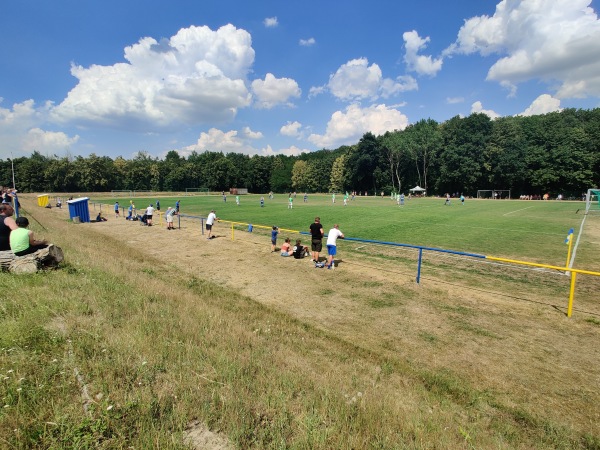 Parkstadion - Hirschstein-Neuhirschstein