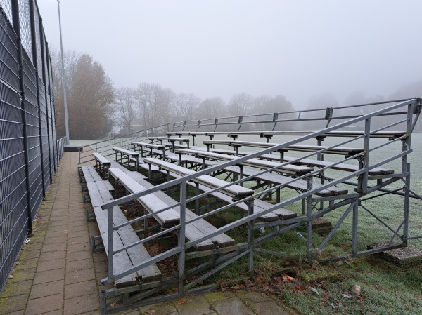 Sportpark Esserberg veld 8-Be Quick - Haren GR