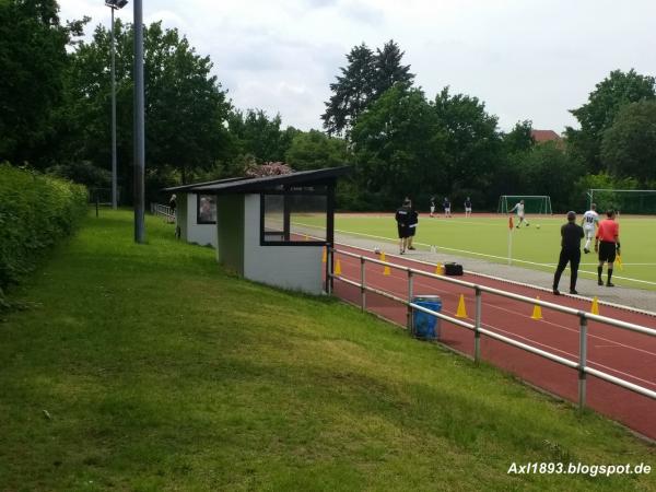 Sportplatz An der Dorfkirche - Berlin-Marienfelde