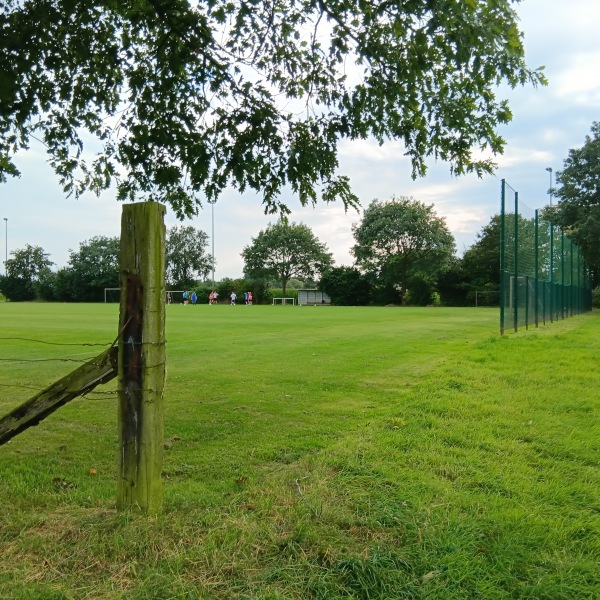Rhein-Lander-Stadion Nebenplatz - Rees-Bienen