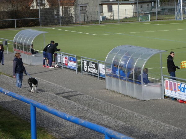 Erich-Mohr-Stadion Nebenplatz - Solms-Burgsolms