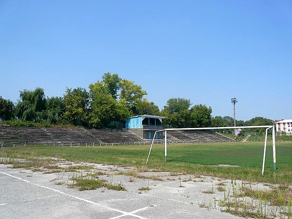 Stadionul Orășenesc - Fălești