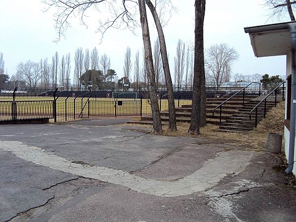 Stadion der Hüttenwerker auf den Sportanlagen Waldstraße - Eisenhüttenstadt