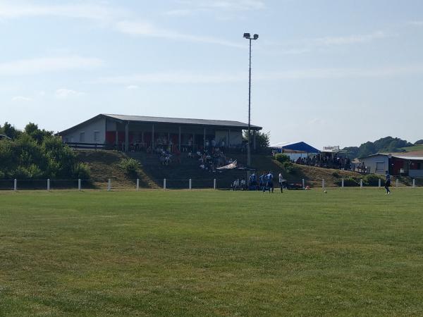Sportplatz an der Schule - Ludwigsau-Friedlos