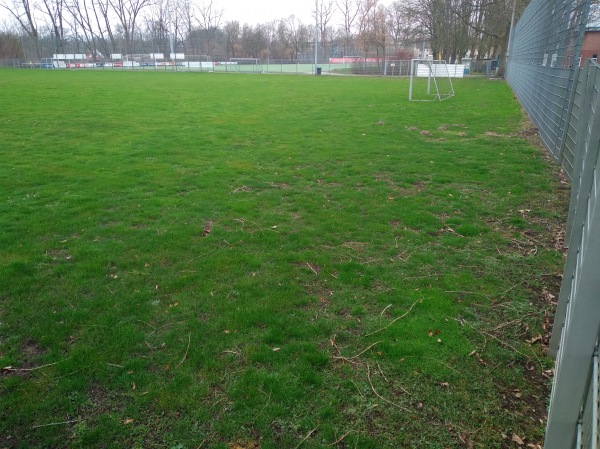 Rasenplatz hinter der Tribüne - Herford