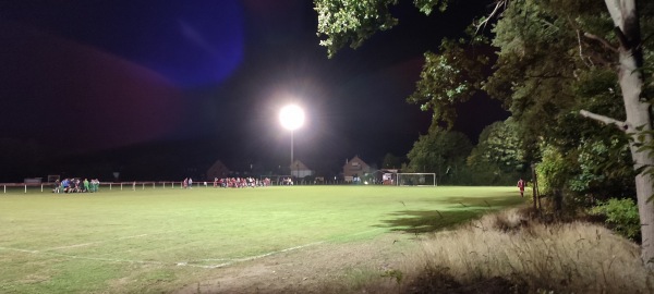 Sportplatz Obershagen B - Uetze-Obershagen