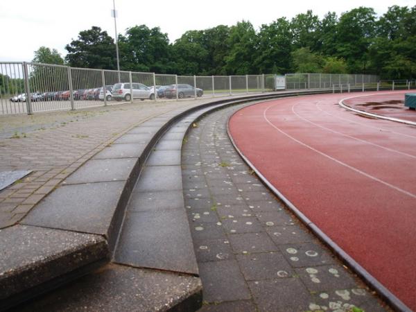 Kleine Kampfbahn im Arena-Sportpark - Düsseldorf-Stockum