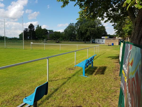 Sportplatz an der B5 - Nauen-Berge