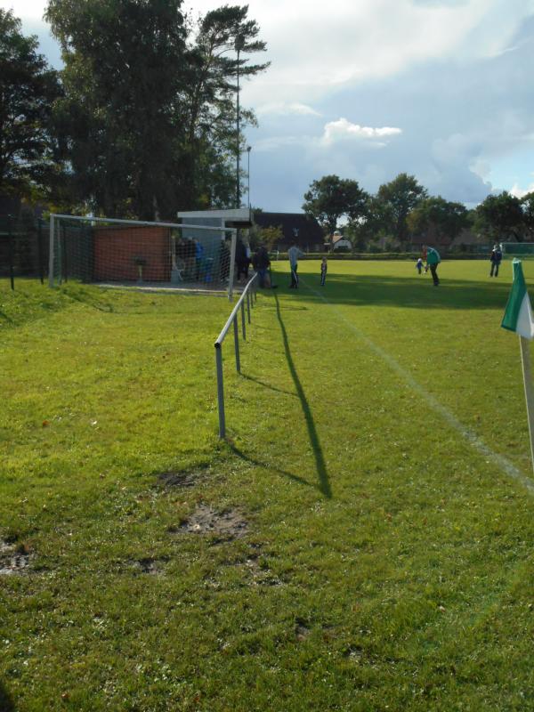 Sportplatz an der Schule - Dunum