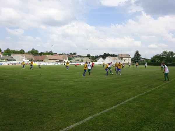 Sportplatz Hausbrunn - Hausbrunn