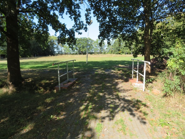Sportplatz Altbertkower Weg - Goldbeck-Bertkow