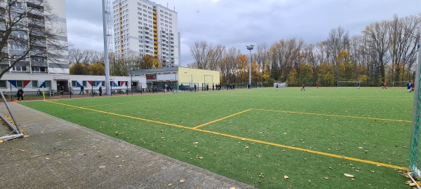 Sportplatz Dolgenseestraße - Berlin-Rummelsburg