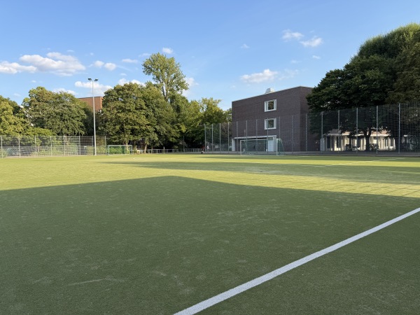 Sportplatz Meerweinstraße - Hamburg-Barmbek