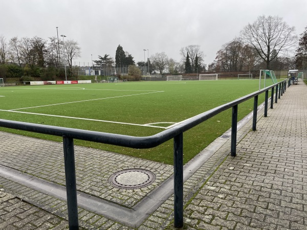 Ernst-Reuter-Sportanlage Platz 3 - Mönchengladbach-Westend