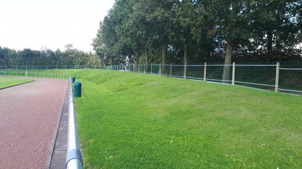 Sportanlage an der Schule - Osdorf