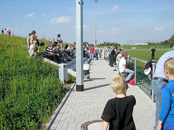 vor Tribünenbau