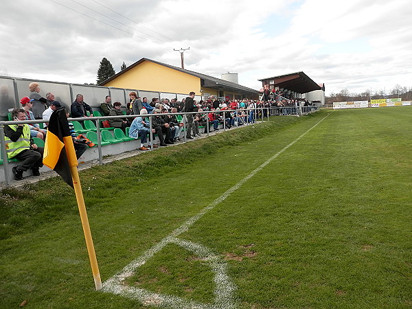 Sportplatz Heiligenkreuz - Heiligenkreuz am Waasen