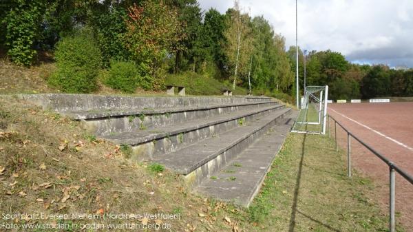Sportplatz im Felde - Nieheim-Eversen
