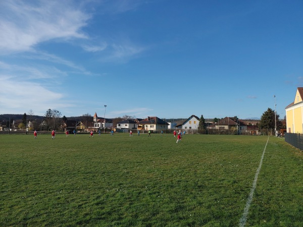 Schulsportplatz Enzersfeld - Enzersfeld im Weinviertel