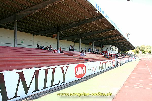 Südstadion im Jean-Löring-Sportpark - Köln-Zollstock