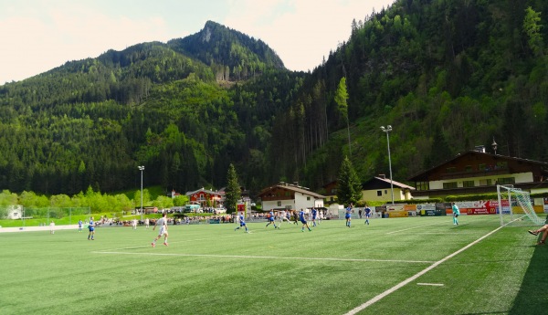 Wasserfallstadion - Hüttschlag