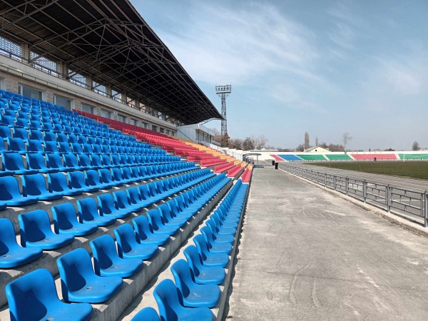 Ahmatbek Suyumbayev atyndagy Stadion - Oş (Osh)