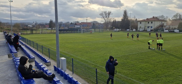 Stadion Sportowy w Łomnicy - Łomnica
