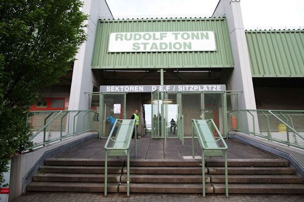 Rudolf-Tonn-Stadion - Schwechat