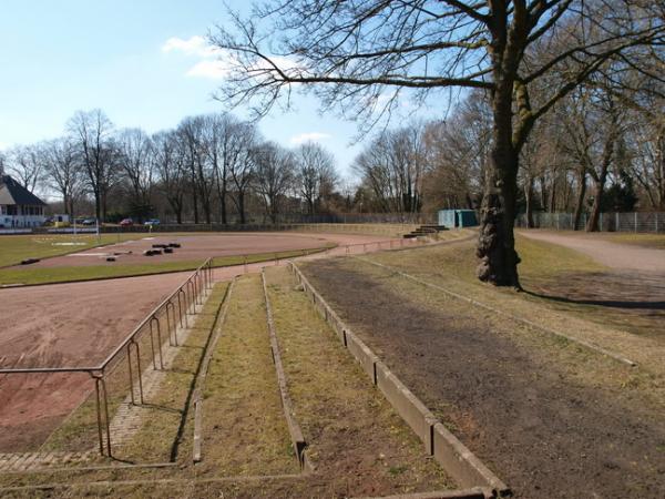 Edelstahlkampfbahn der Bezirkssportanlage Stahldorf - Krefeld-Stahldorf