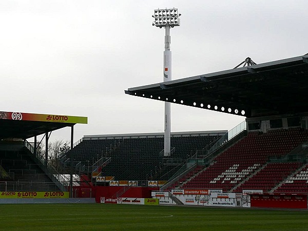 Ecktribünen abgebaut!