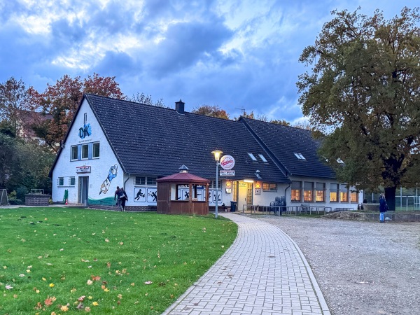 Blau-Weiß-Platz im Sportpark Hildesheim - Hildesheim