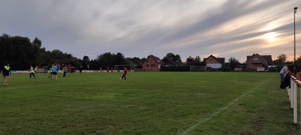 Sportplatz Obershagen - Uetze-Obershagen