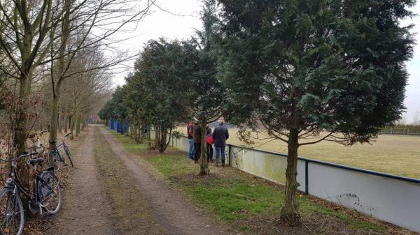 Kurt-Holze-Sportplatz - Großneuhausen