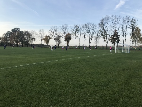 Stadion Piłkarski Radłovia Radłów - Radłów