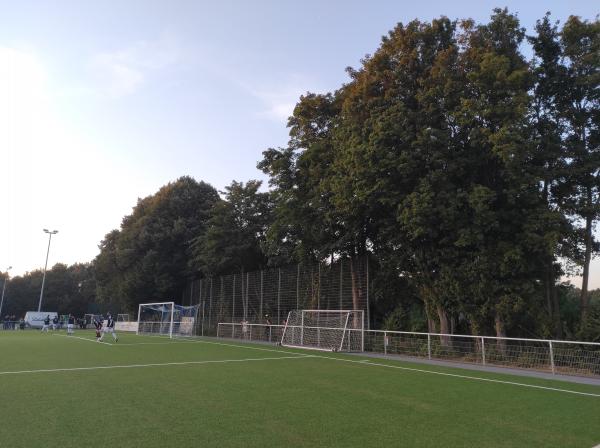 Bezirkssportanlage Am Eisenbrand Platz 4 - Meerbusch-Büderich