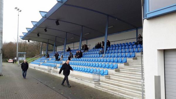 Städtisches Stadion der Bezirkssportanlage Am Bandsbusch - Hilden