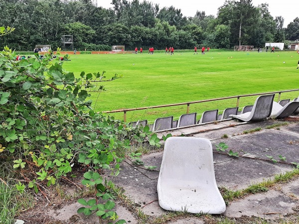 Stadion an der Landesgrenze - Hamburg-Wilhelmsburg