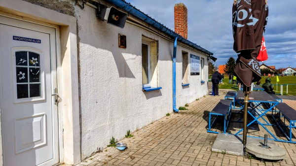 Fotbalové hřiště Veltrusy - Veltrusy