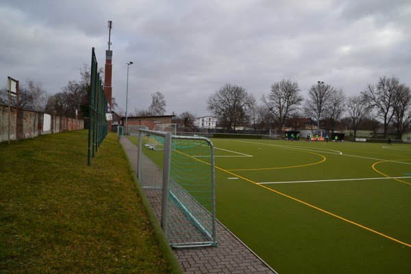 Guts-Muths-Stadion Nebenplatz - Magdeburg-Stadtfeld West