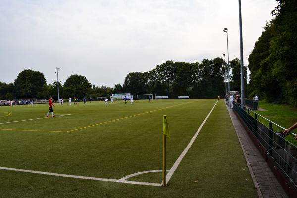 Bezirkssportanlage Am Eisenbrand Platz 2 - Meerbusch-Büderich