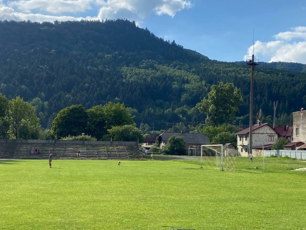 Stadion Yunist' - Skole