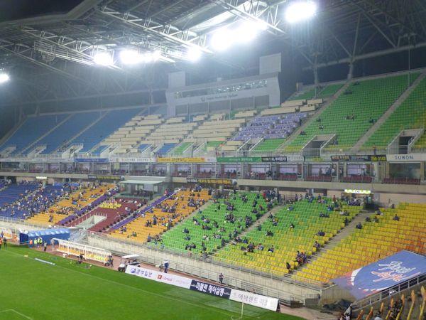 Suwon World Cup Stadium - Suwon