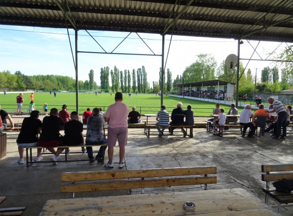 Futbalový štadión Dvory nad Žitavou - Dvory nad Žitavou