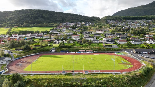 Elnesvågen stadion - Elnesvågen